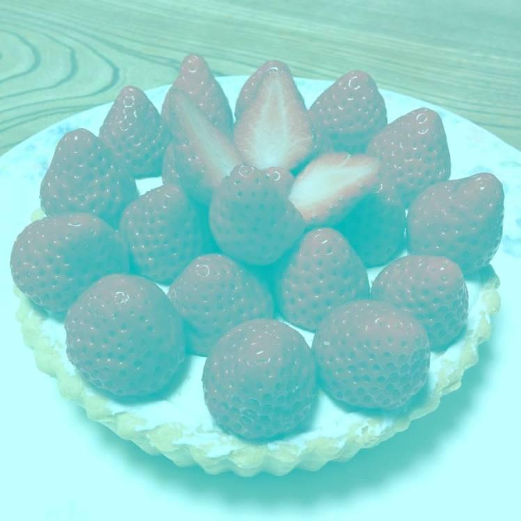 ¿Cuál es el color de las frutillas? Fuente: @AkiyoshiKitaoka.