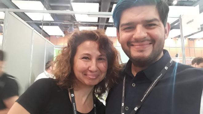 Ésta es la única foto que tengo con Mounia Lalmas, mi co-guía en el doctorado. Es de The Web Conference 2018, en Lyon, Francia.